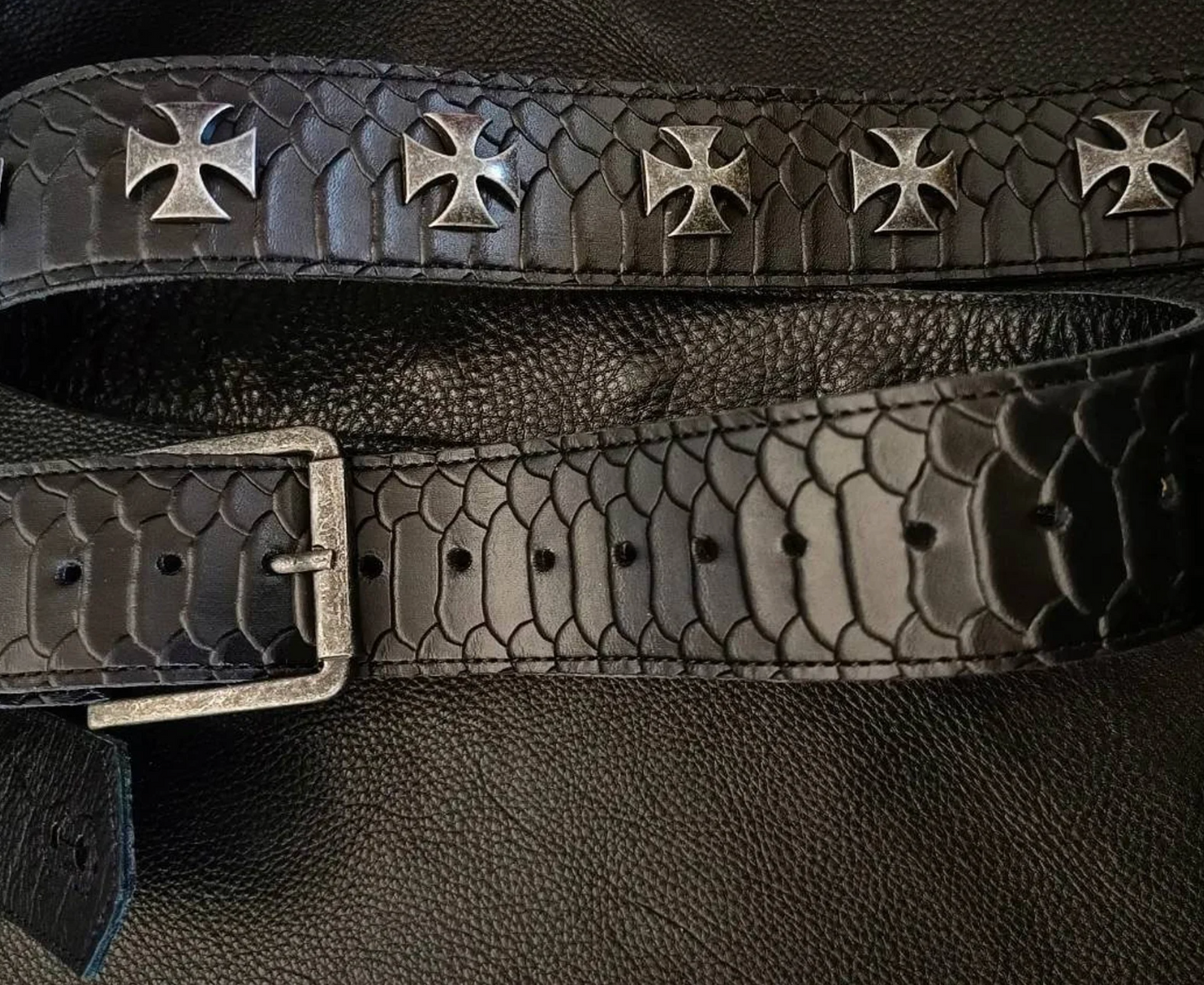 Leather belt rocker style