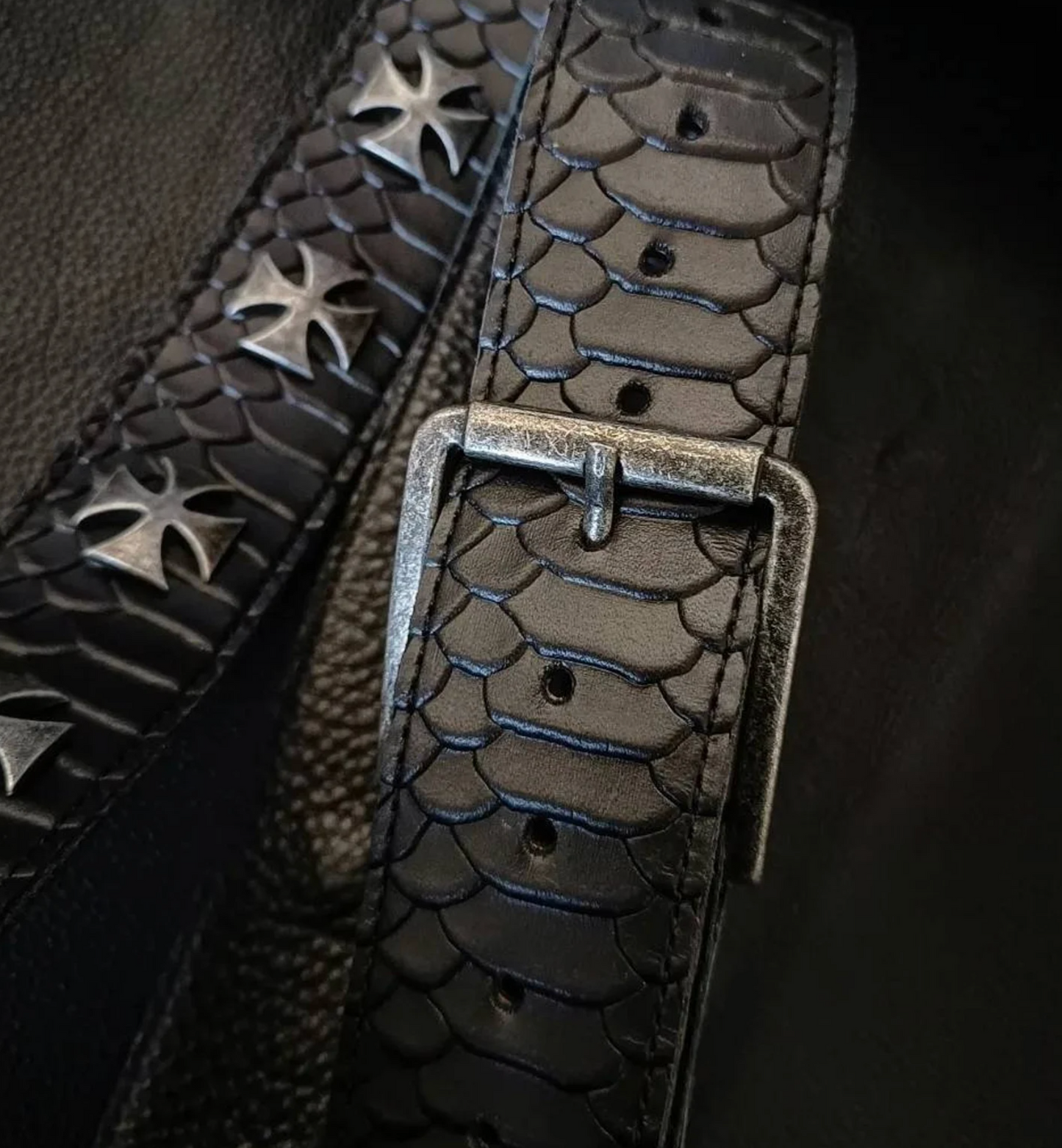 Leather belt rocker style